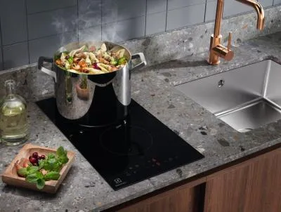 Поверхность "домино" стеклокерамическая Electrolux LHR3233CK черный — фото 7